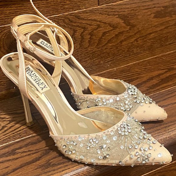 Badgley Mischka Women's Roe Pump, Seashell Satin